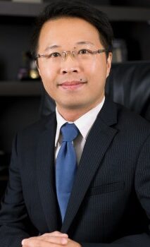 香港足脊檢查中心的美國註冊足科矯形師羅曉暉提供專業的訂造鞋墊服務