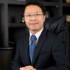 香港足脊檢查中心的美國註冊足科矯形師羅曉暉提供專業的訂造鞋墊服務