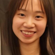Pinky Chan 於香港足脊檢查中心提供伸展及運動治療服務。