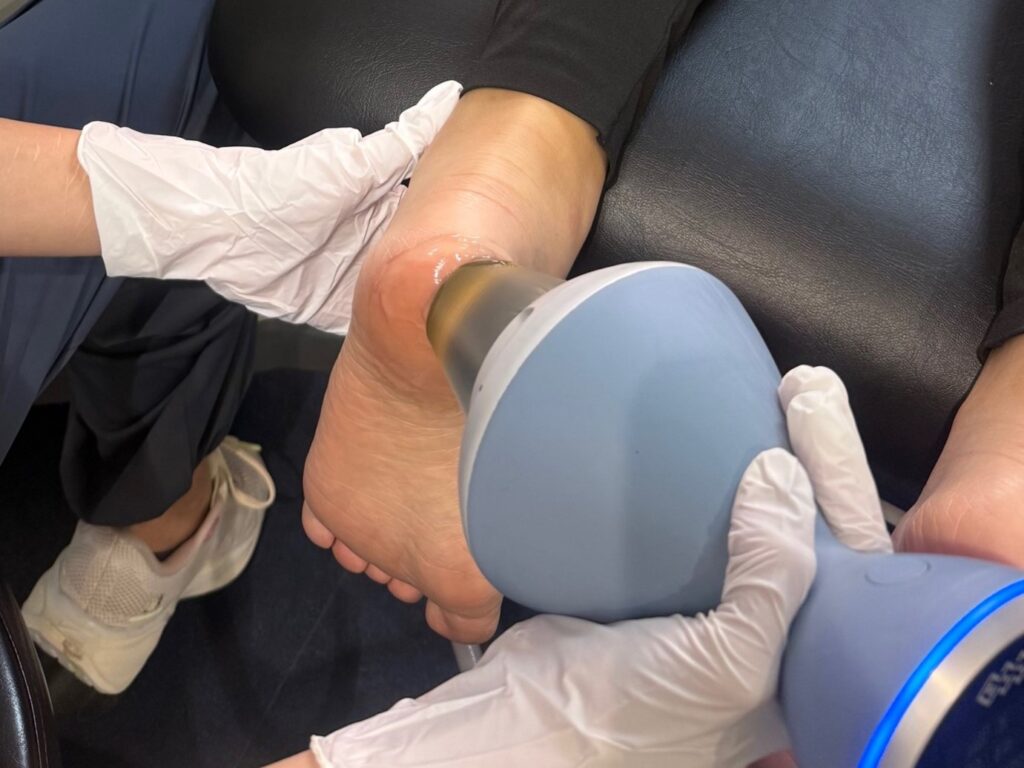 香港足脊檢查中心提供物理治療, 服務其中一項為衝擊波